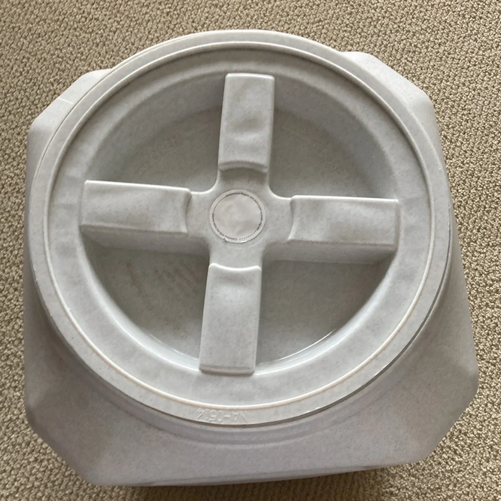 Gamma2 Vittles Vault Dog Food Storage Container 50 Pound Capacity Secure Seal